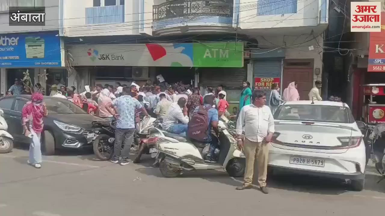 There was a rush for registration of Amarnath Yatra in Ambala, there was a scuffle between the police and the devotees