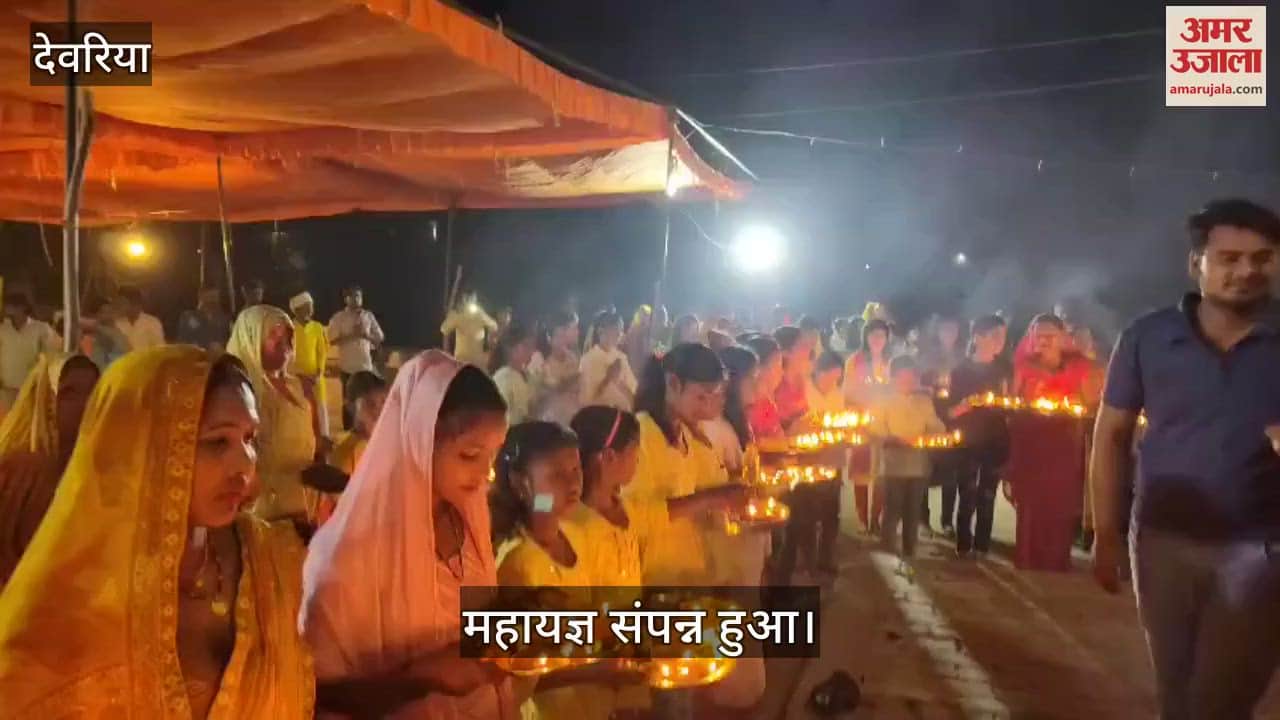 Ram killed Ravana and the gods showered flowers