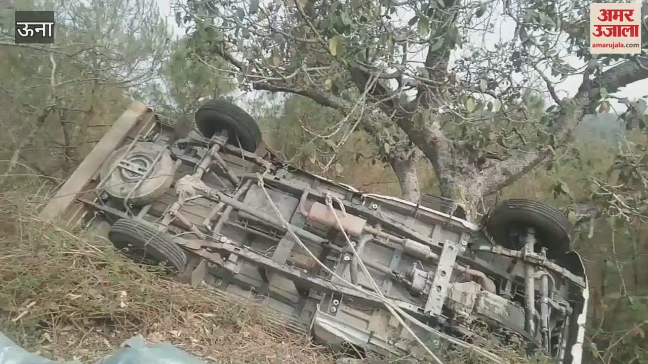 A vehicle loaded with vegetables overturned in Una the driver narrowly escaped