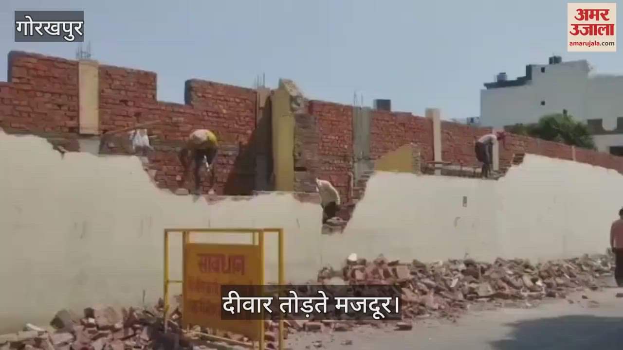 The boundary of Tiwari Hata was also broken, people themselves are breaking the encroachment