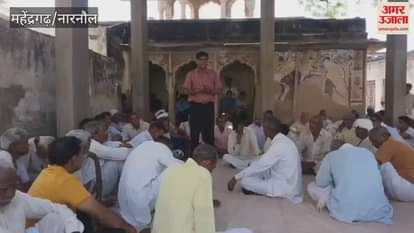 Panchayat was held in the village regarding the assault on the wife of a martyr in Narnaul, action was demanded against the accused