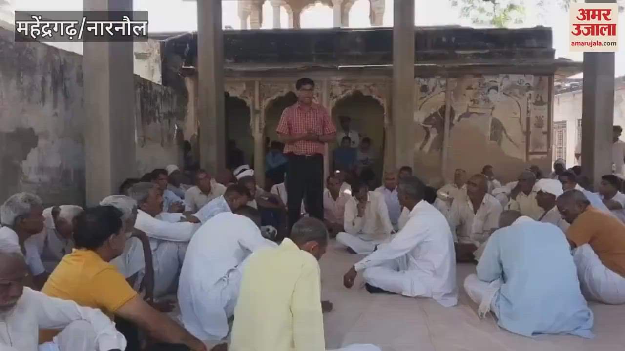 Panchayat was held in the village regarding the assault on the wife of a martyr in Narnaul, action was demanded against the accused