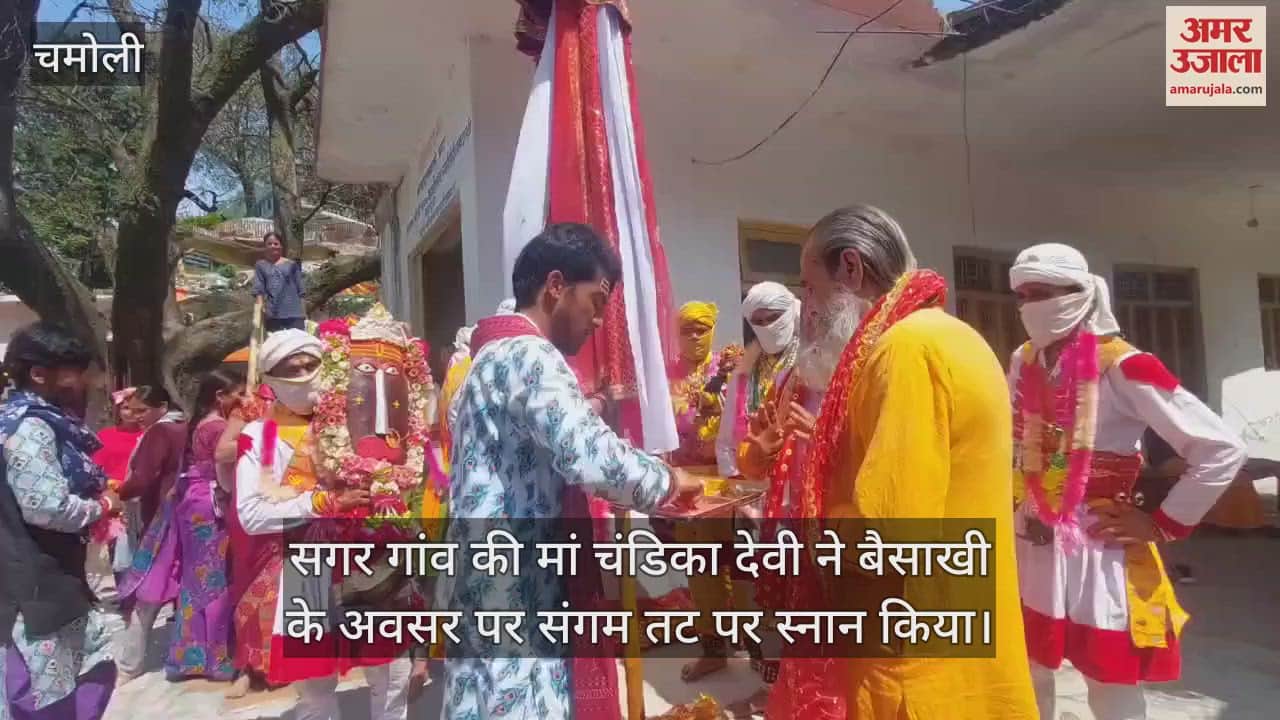 Maa Chandika Devi took a bath at the Sangam bank on the occasion of Baisakhi Chamoli Karanprayag