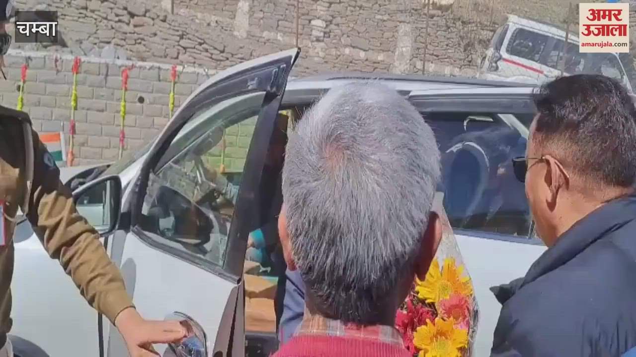 CM Sukhu reached Pangi for the first time workers gave him a warm welcome