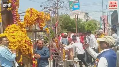 Leaders of all parties garlanded statue of Baba Saheb Ambedkar at court square in Jhansi