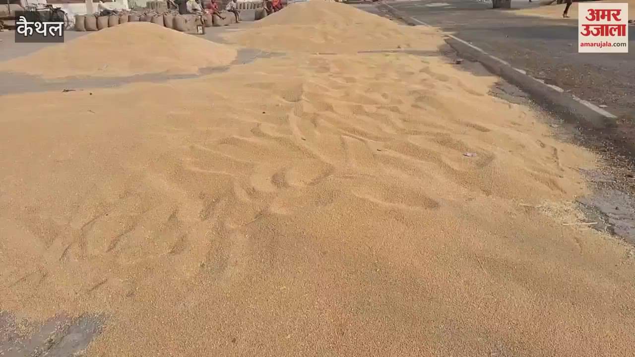 सड़क पर गेहूं डालने पर आढ़तियों को गेहूं उठान के लिए दिया एक दिन का समय