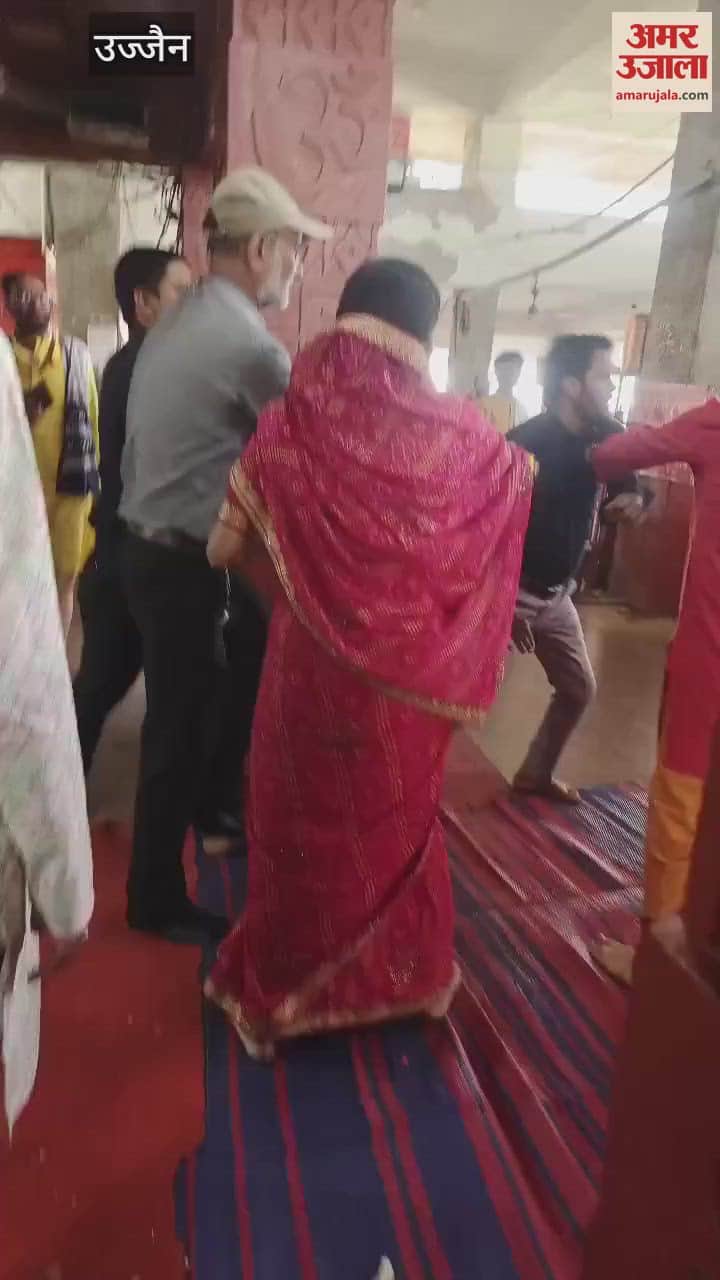 Mangalnath temple computer operator devotee the sanctum sanctorum slapped him