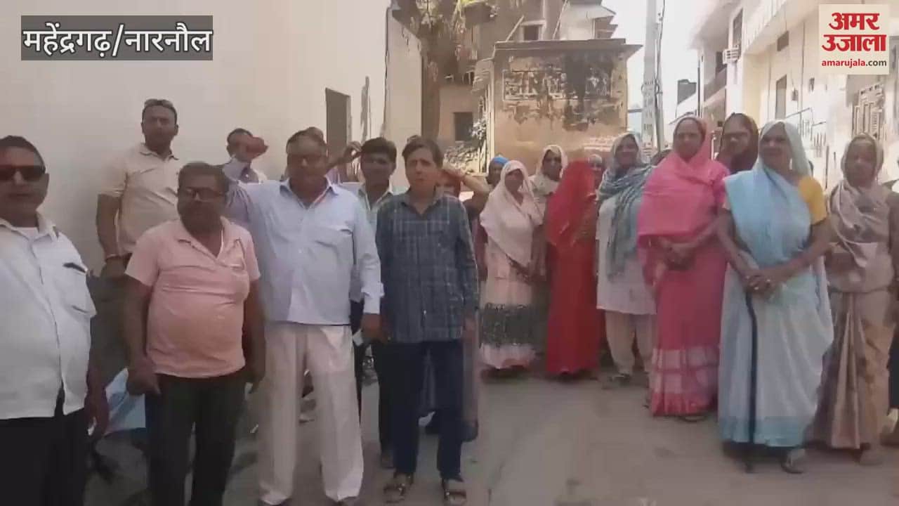 Residents of Mahindergarh locality came face to face for water, women raised slogans and expressed their anger