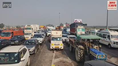 There was huge jam at toll plaza on the Delhi-Lucknow highway