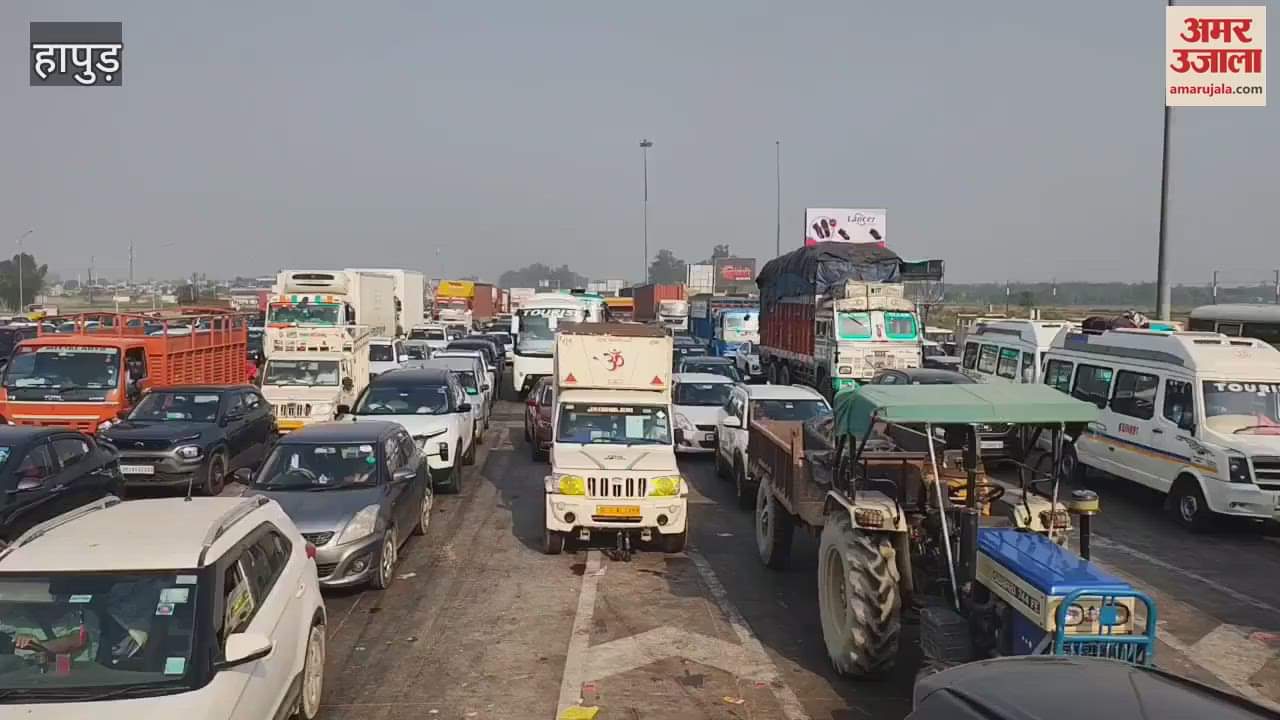 There was huge jam at toll plaza on the Delhi-Lucknow highway