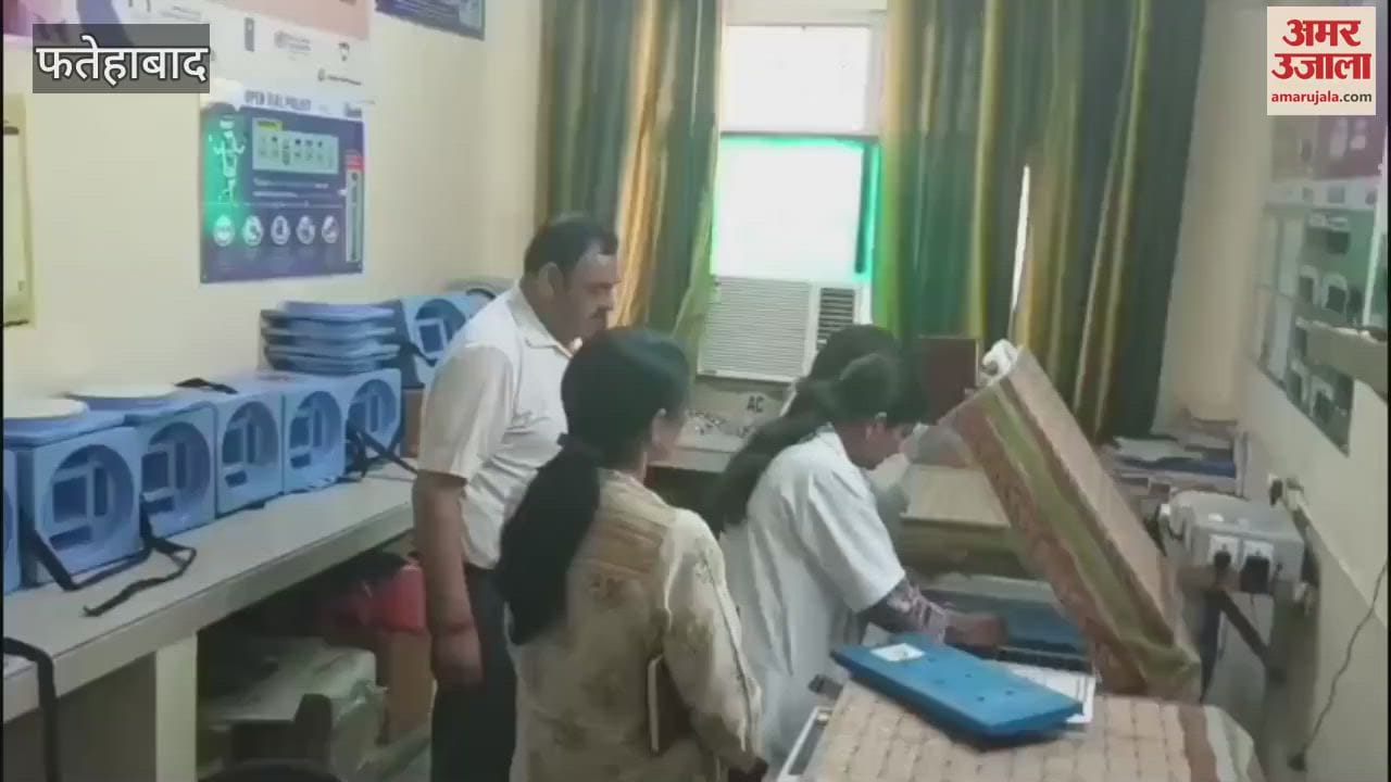 Fatehabad Civil Surgeon did a surprise inspection of Jakhal Hospital