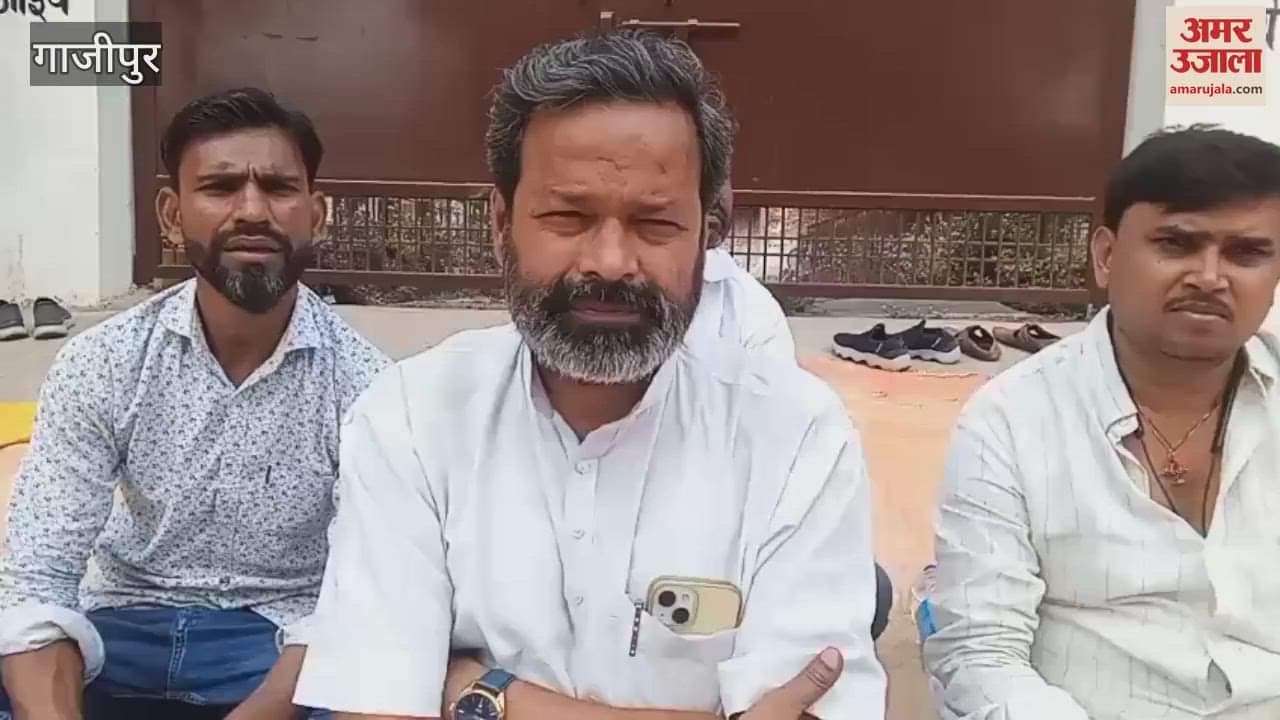 Allegation of misbehavior on SHO in ghazipur chairman sits at police station