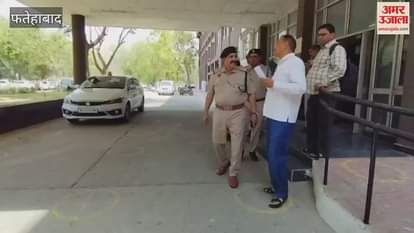 No solution was found in the Samadhan camp in Fatehabad, a person sat on a dharna with a 20 feet long string of complaints