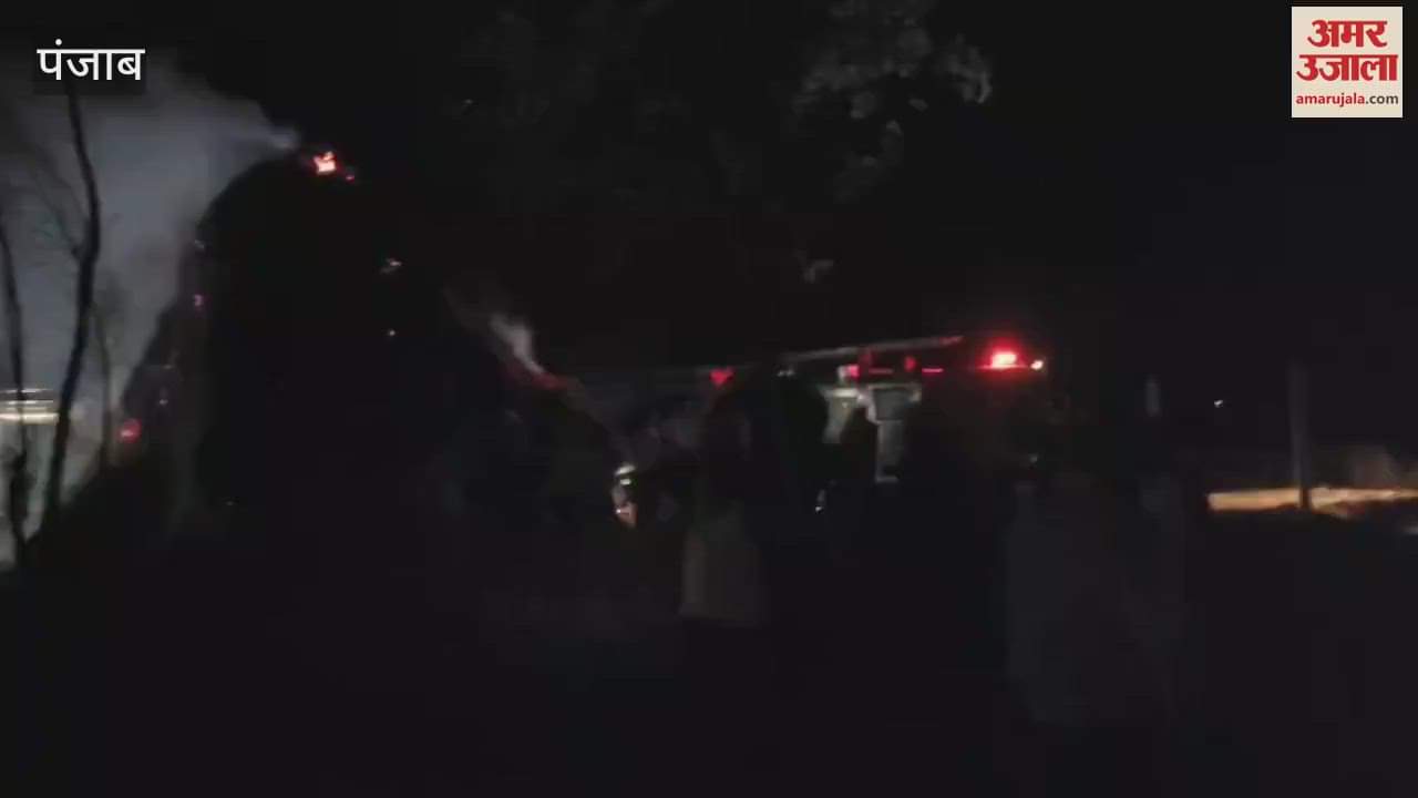 Five stacks of stubble caught fire due to lightning in Kapurthala