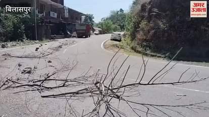 Bilaspur One lane of Dharamshala Shimla highway blocked again by placing stones and bushes