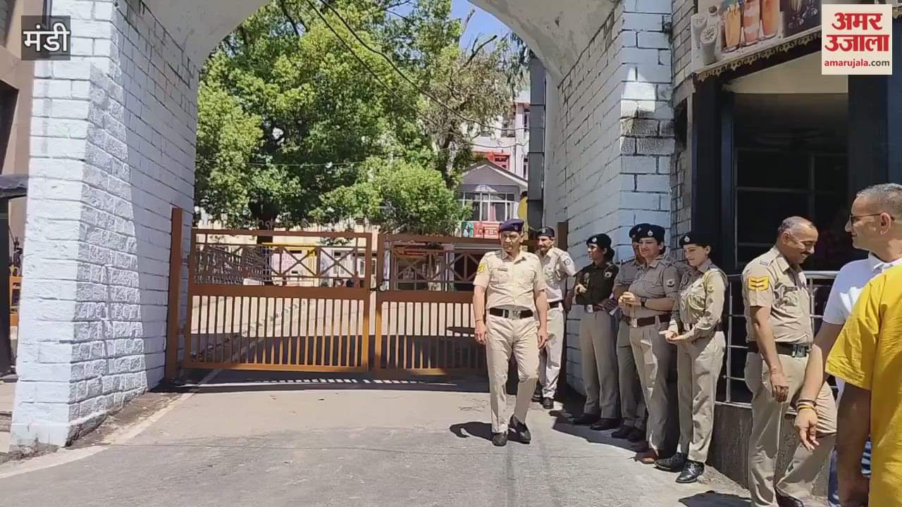 Deputy Commissioner office Mandi was again evacuated there was a threat of bomb blast