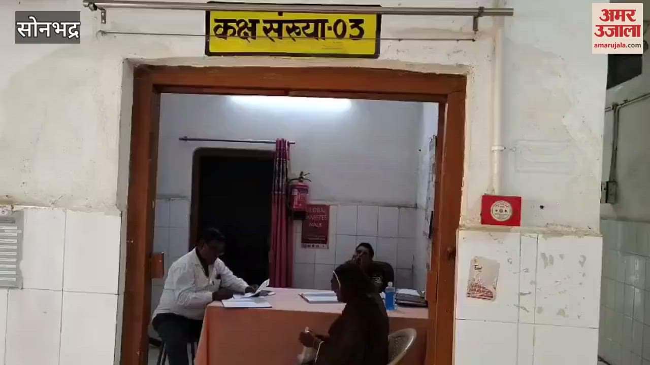 Two teenagers hit by train in Sonbhadra one dead other in critical condition