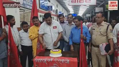 Birthday of Indian Railways celebrated at Shahjahanpur Railway Station