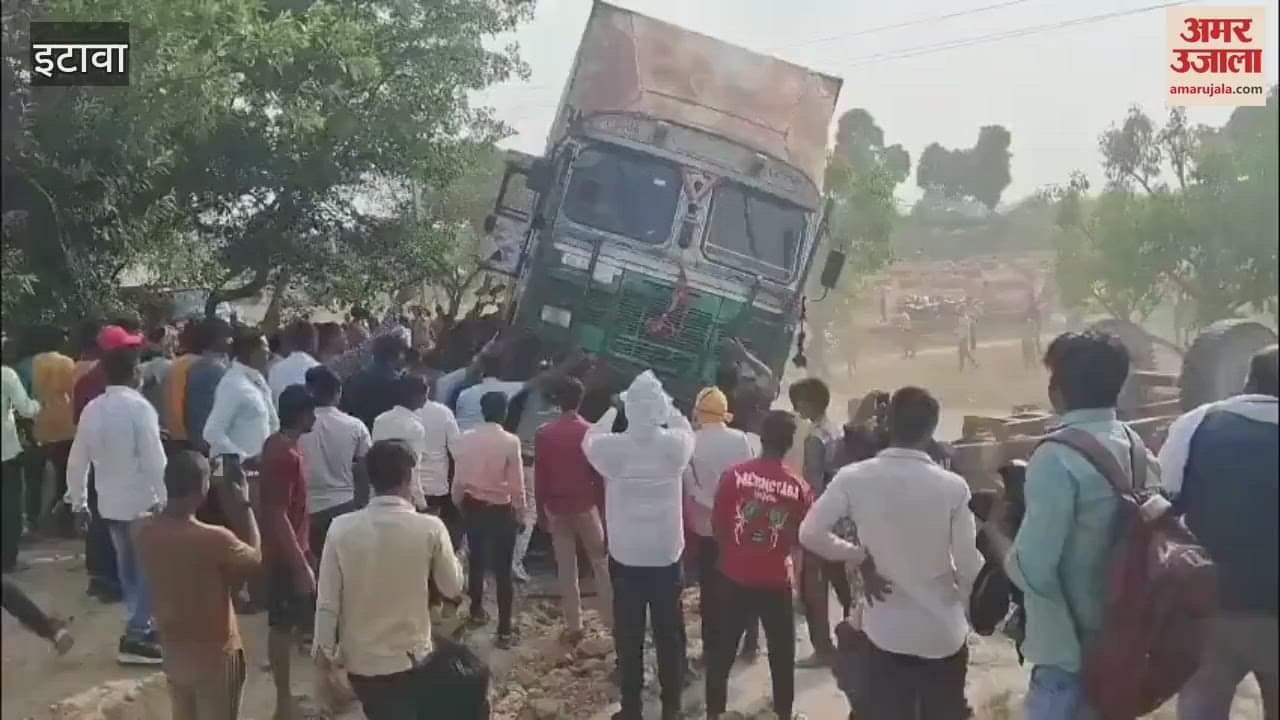 Truck collided with tractor in Etawah, one dead, another injured