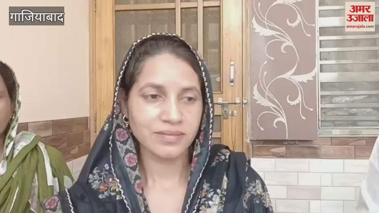 Married woman along with her family members sit on dharna in front of her in laws house