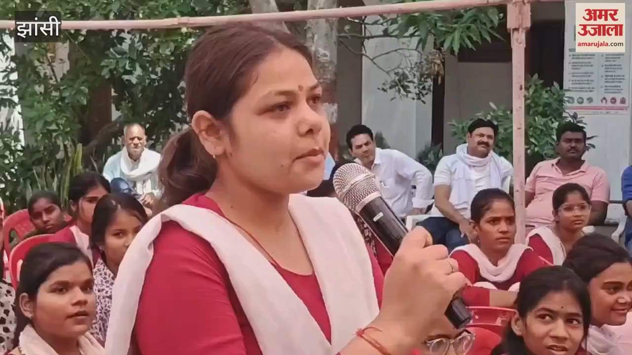 Police School: The student said that her family members are not ready to send her out for studies... The venue echoed with applause after the reply of the CO