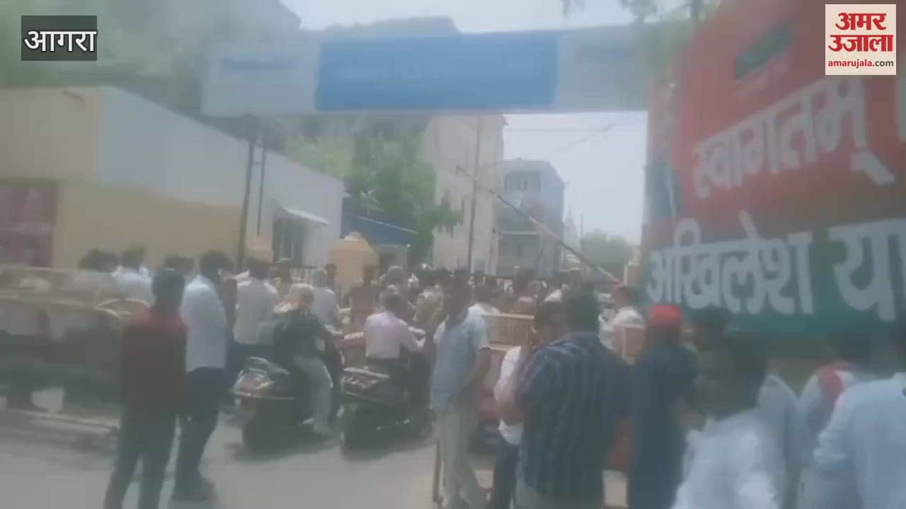 Akhilesh Yadav will reach Suman's residence shortly vehicles have been stopped