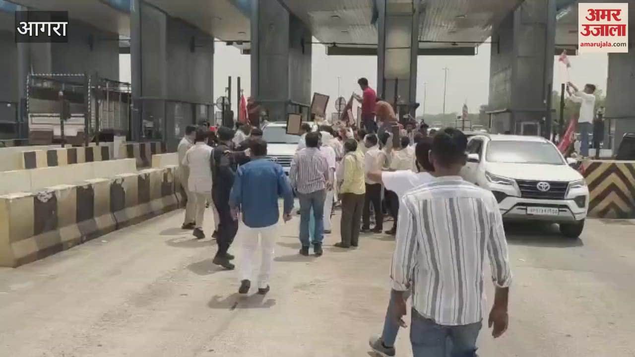 Akhilesh Yadav reached Agra via Lucknow Expressway