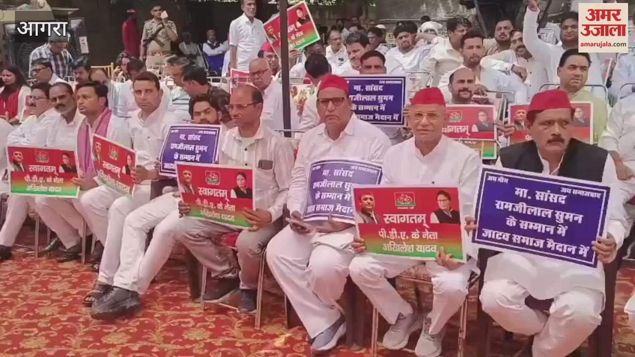 Before the arrival of Akhilesh Yadav crowd of supporters gathered at the residence of SP MP police became alert