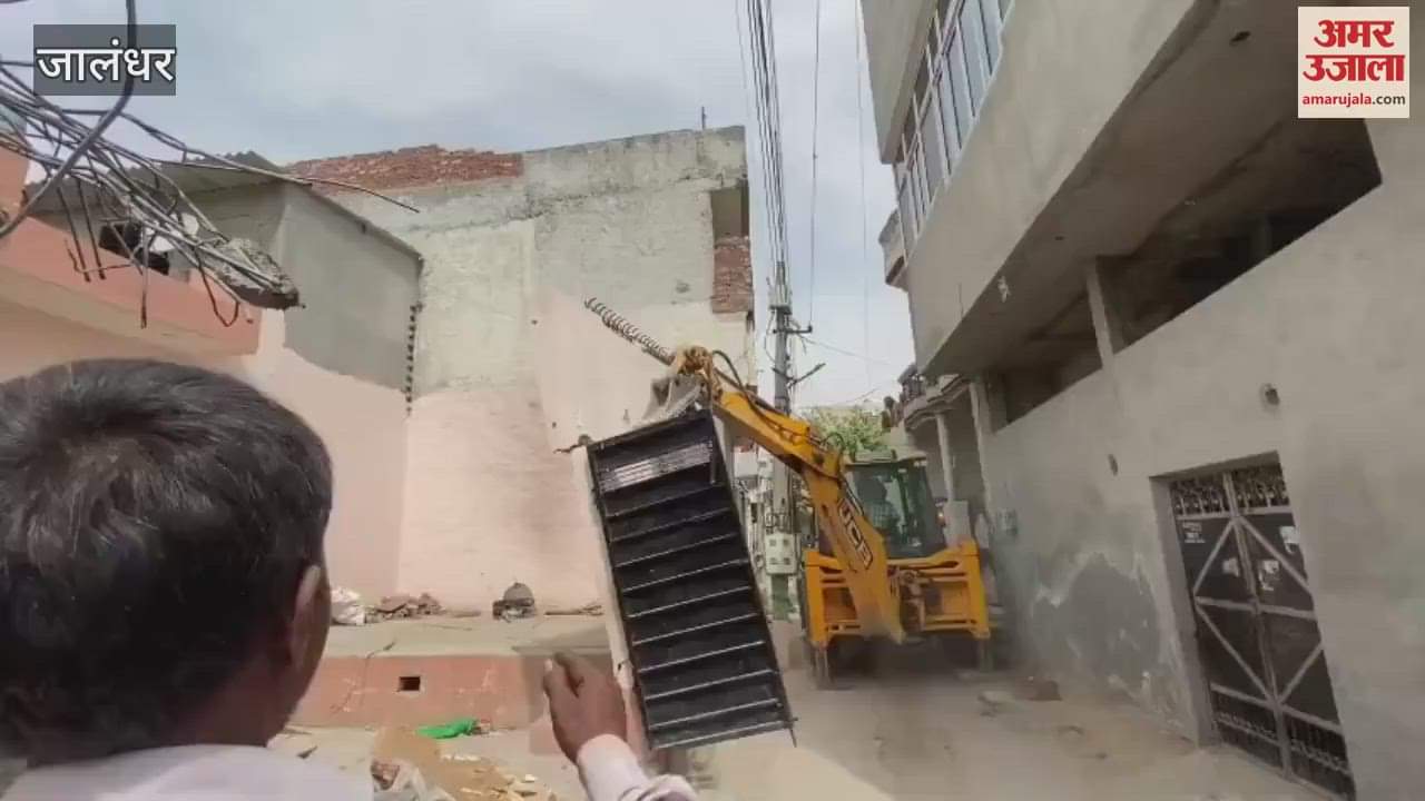 Illegal construction of drug smugglers demolished in Model House in Jalandhar