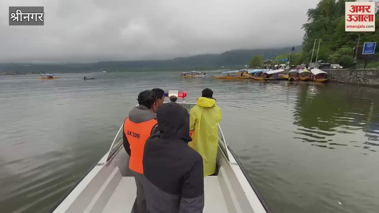 Shikara operation banned in Dal Lake, SDRF appeals citing bad weather