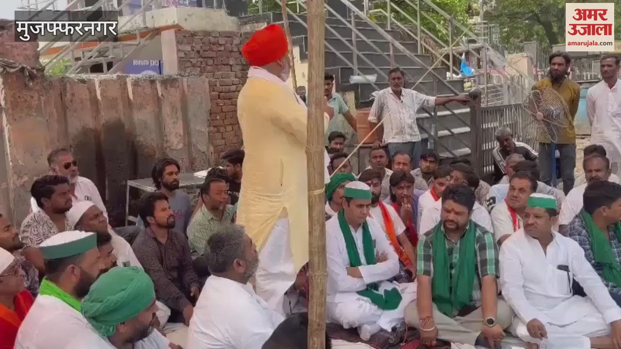 Rakesh Tikait joins chaat vendors sit in protest in Muzaffarnagar