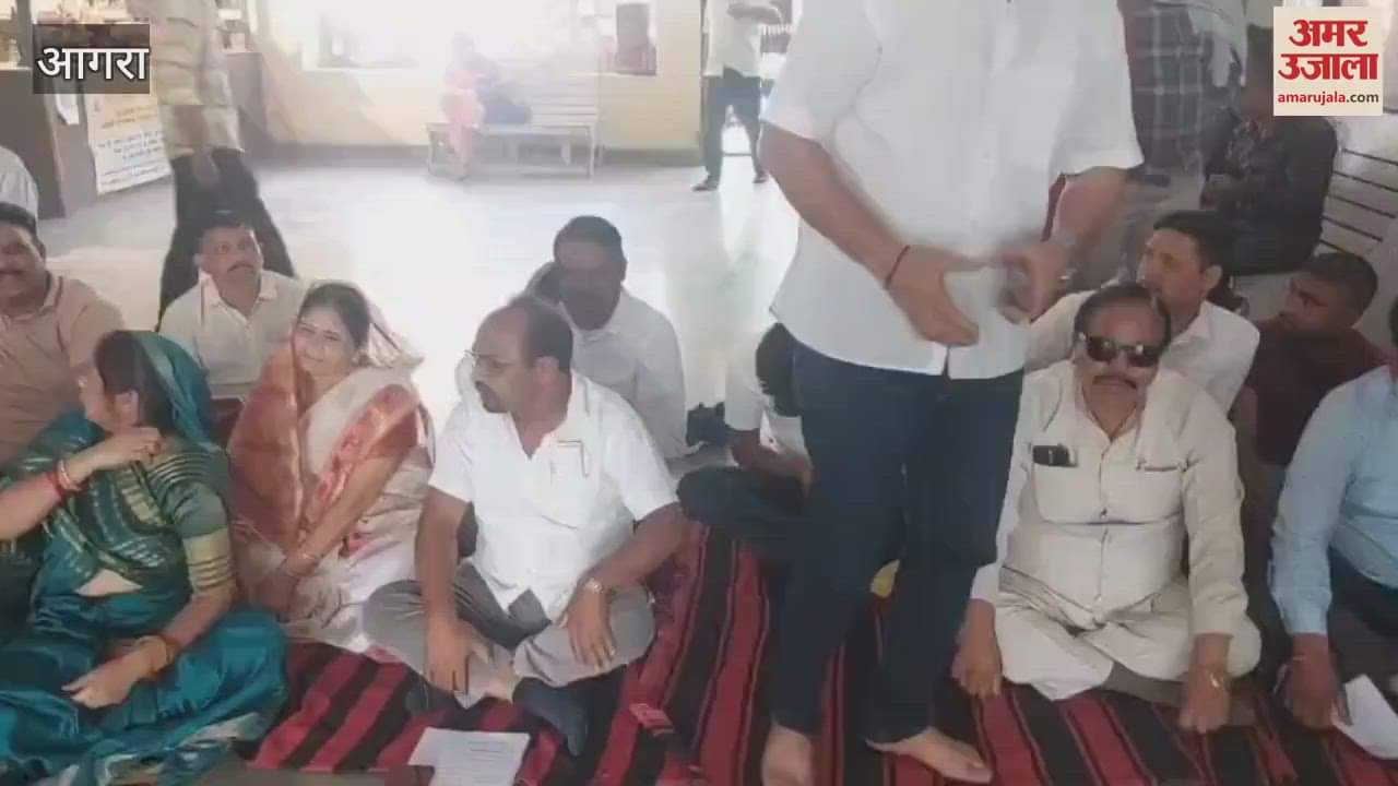 BSP councilors started a sit-in protest in the municipal corporation allegations against city commissioner