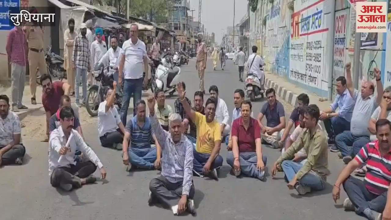Hindu leaders got angry when SDM refused to accept their demand letter in Jagraon, staged a sit-in on the highway