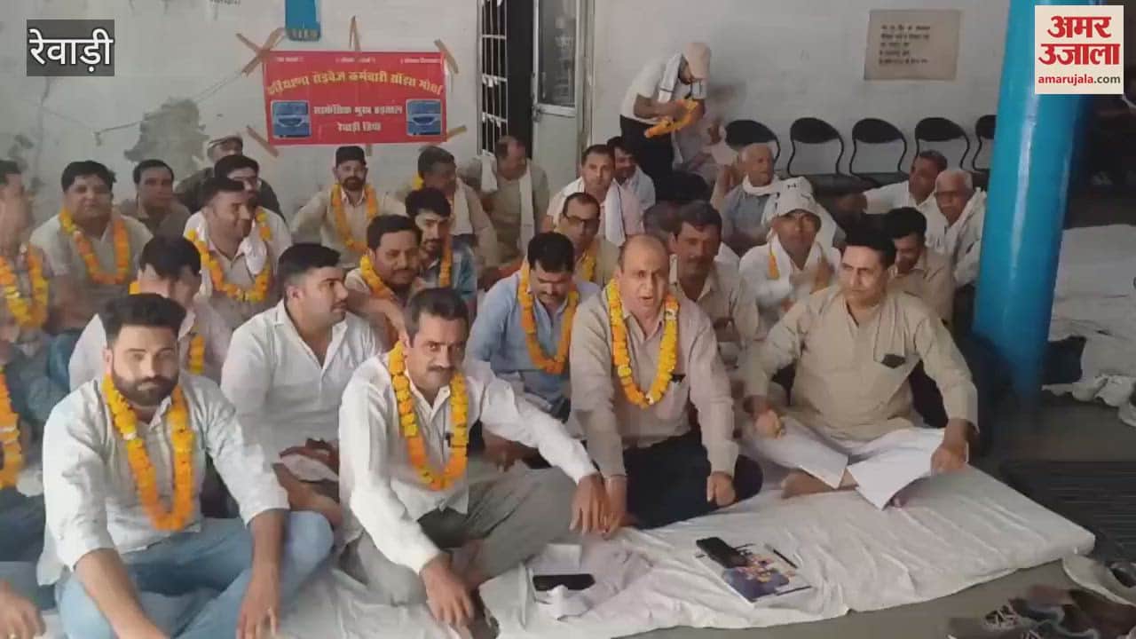 रेवाड़ी में 24 घंटे की भूख हड़ताल पर बैठे रोडवेज कर्मचारी