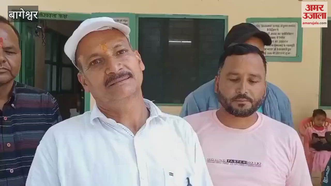 जल मित्रों ने की नियुक्ति की मांग, जनता दरबार में किया प्रदर्शन