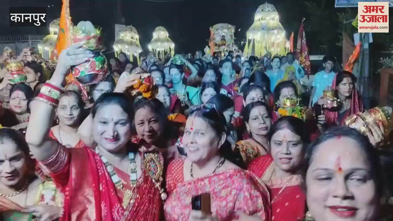 devotees danced with great enthusiasm to the music of band music