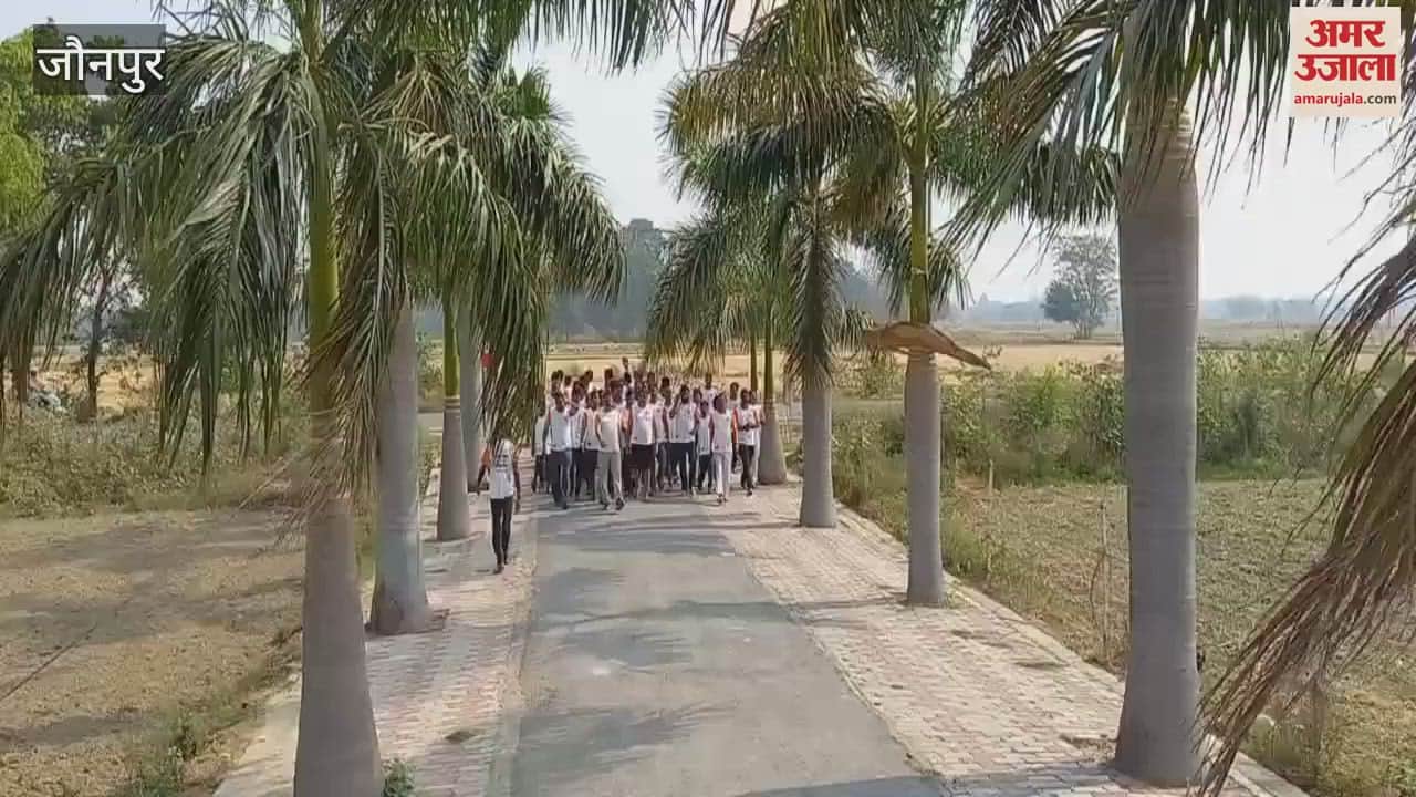 By giving T-shirts youth motivated to exercise and morning walk