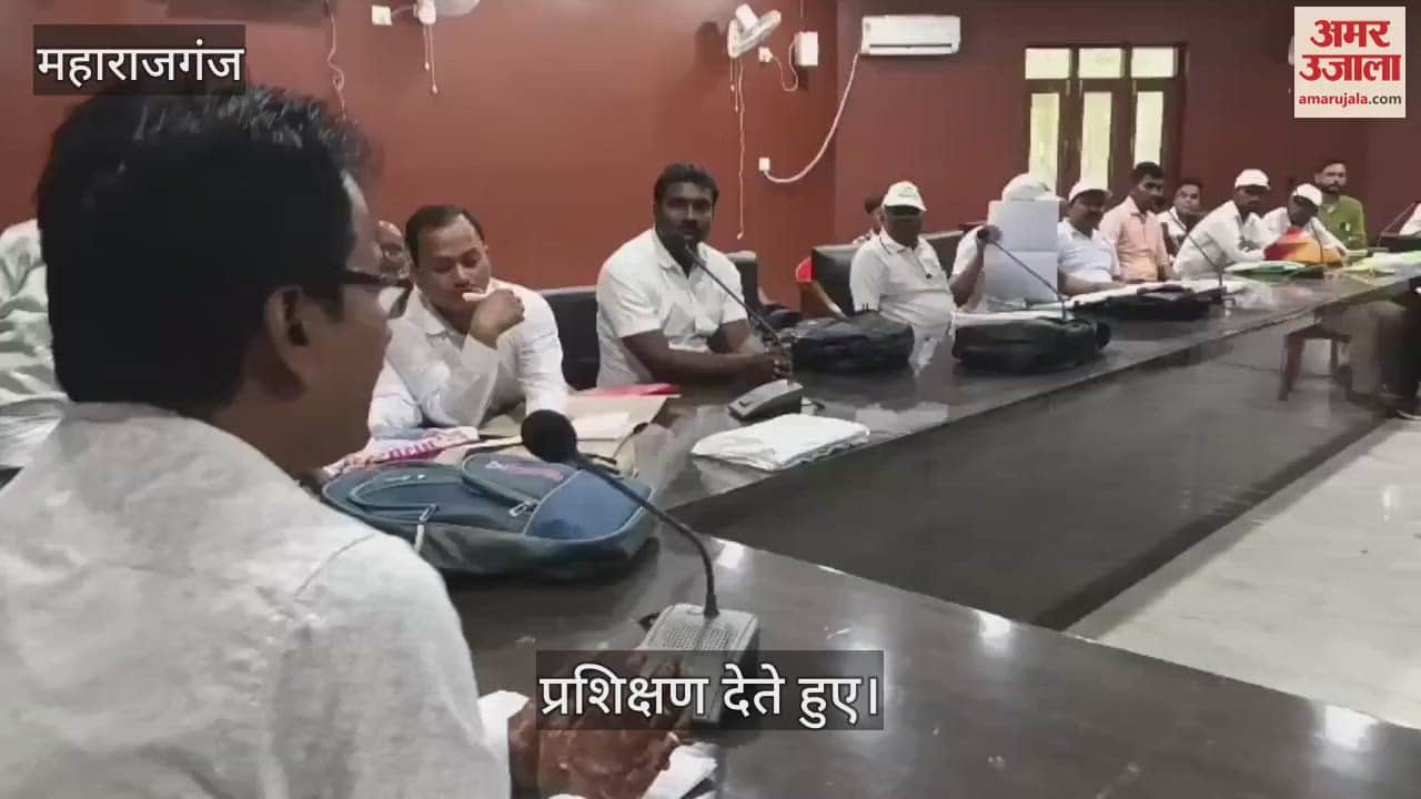 Training given to fertilizer and seed shopkeepers under Desi program