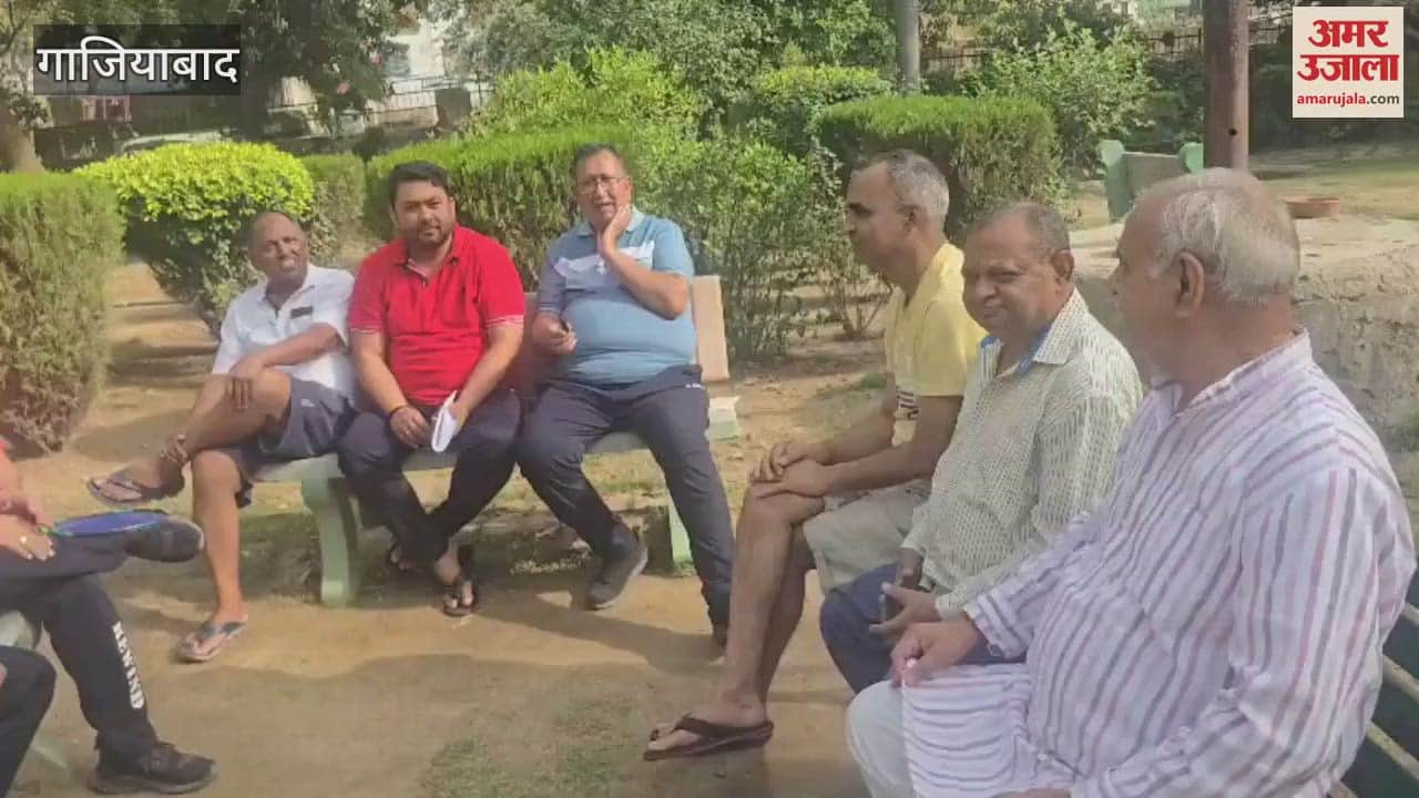 Councillor Gaurav Solanki informed the residents about the scheme in Ghaziabad Sector-3A Vaishali Pink Park program