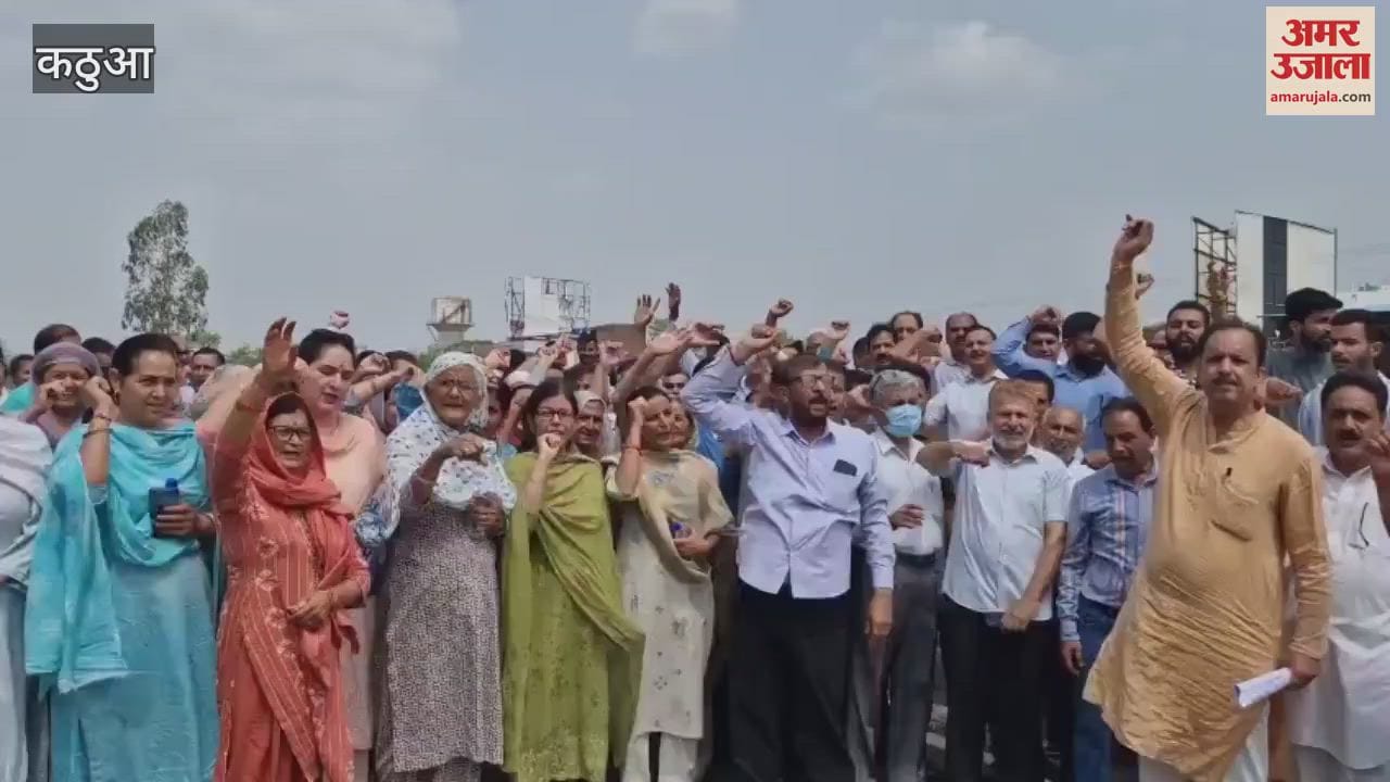 Chaos over opening of liquor shop in Kalibari, Kathua, locals protest
