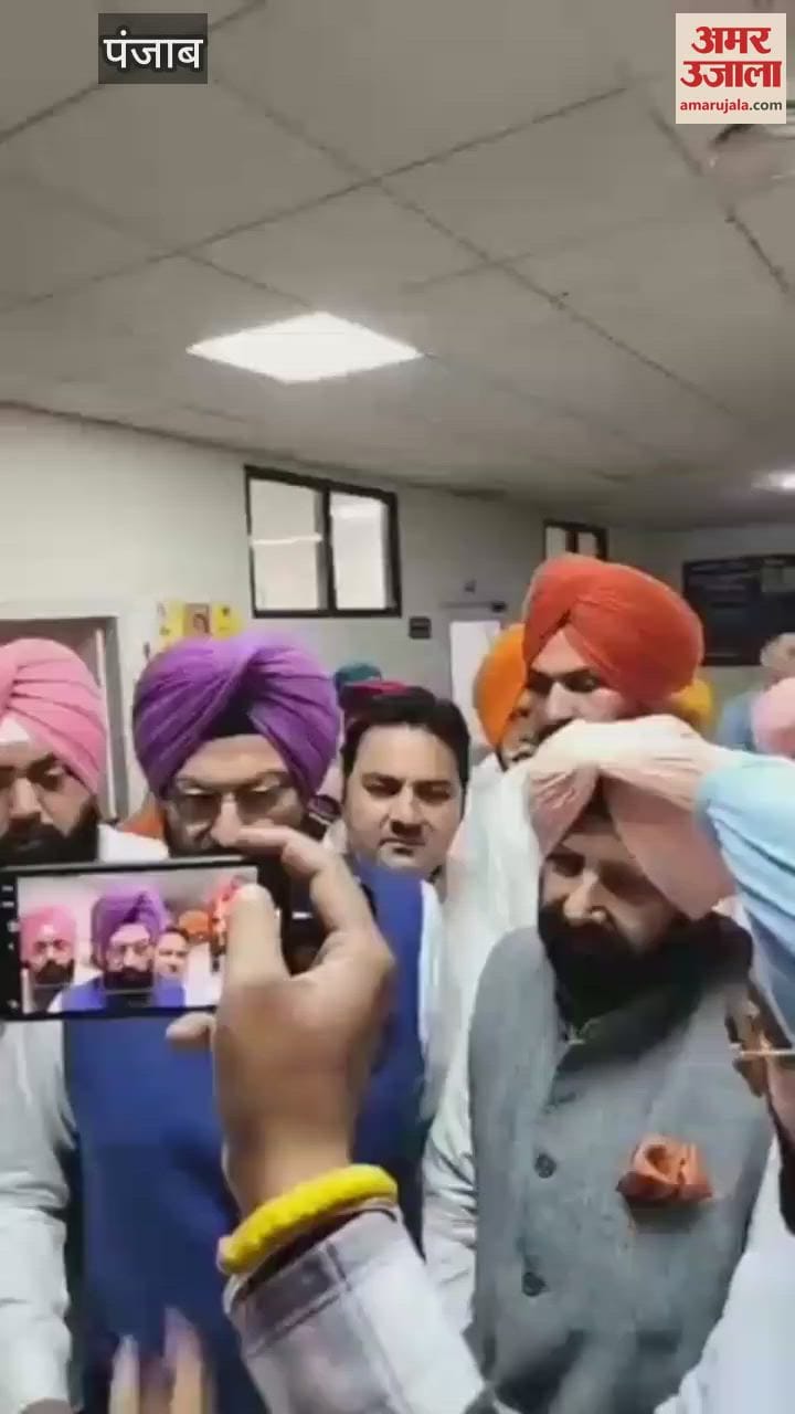 फिरोजपुर में डीसी चैंबर के दरवाजे पर फेंकी जली गेहूं, भाजपा नेता की डीसी से बहस – Burnt Wheat Thrown At The Door Of Dc Chamber In Ferozepur, Bjp Leader Argues With Dc