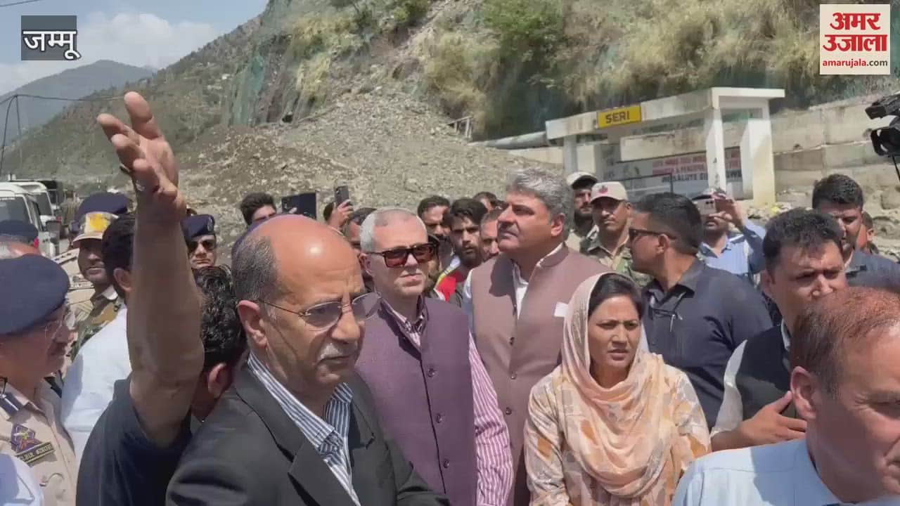 Disaster victims stop CM Umar Abdullah's convoy in Ramban