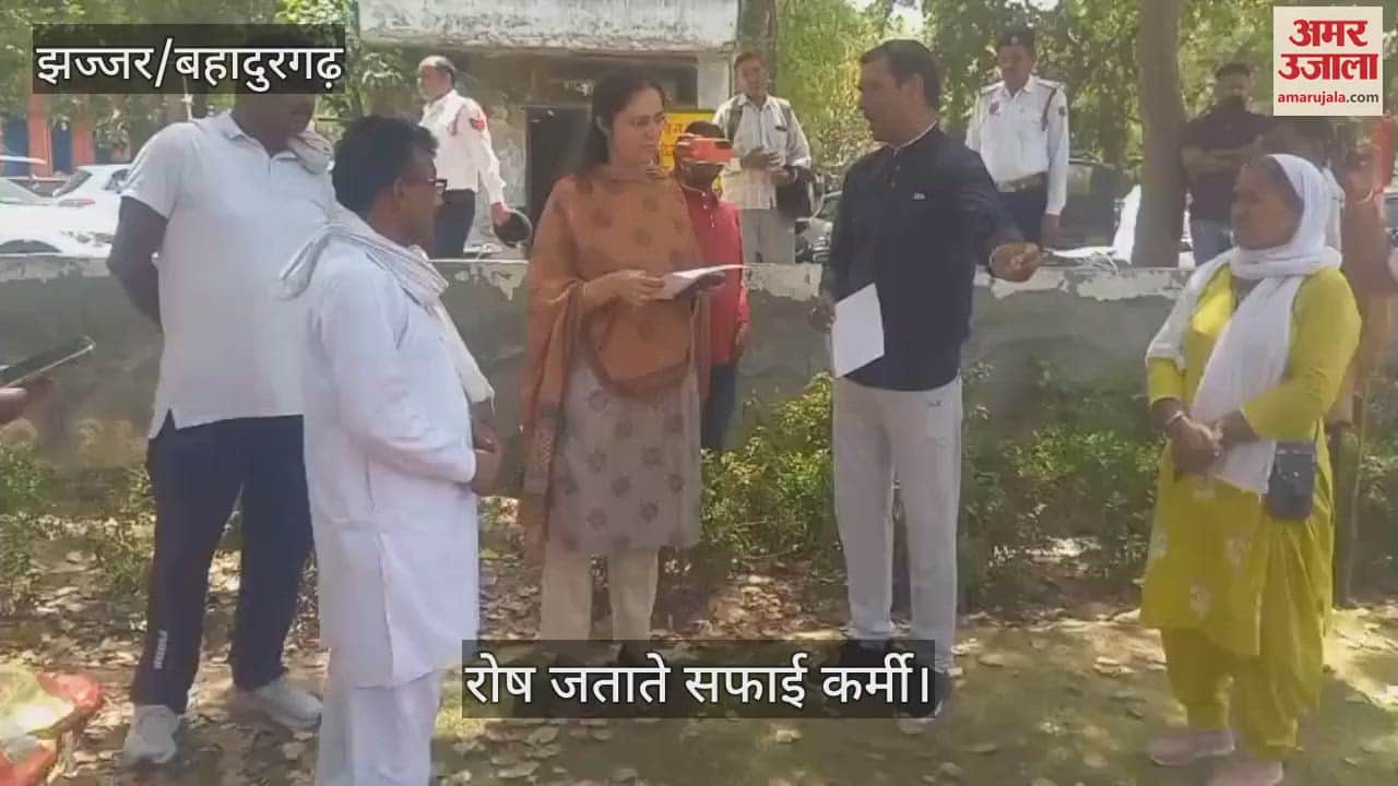 झज्जर में ग्रामीण सफाई कर्मियों ने दिया धरना