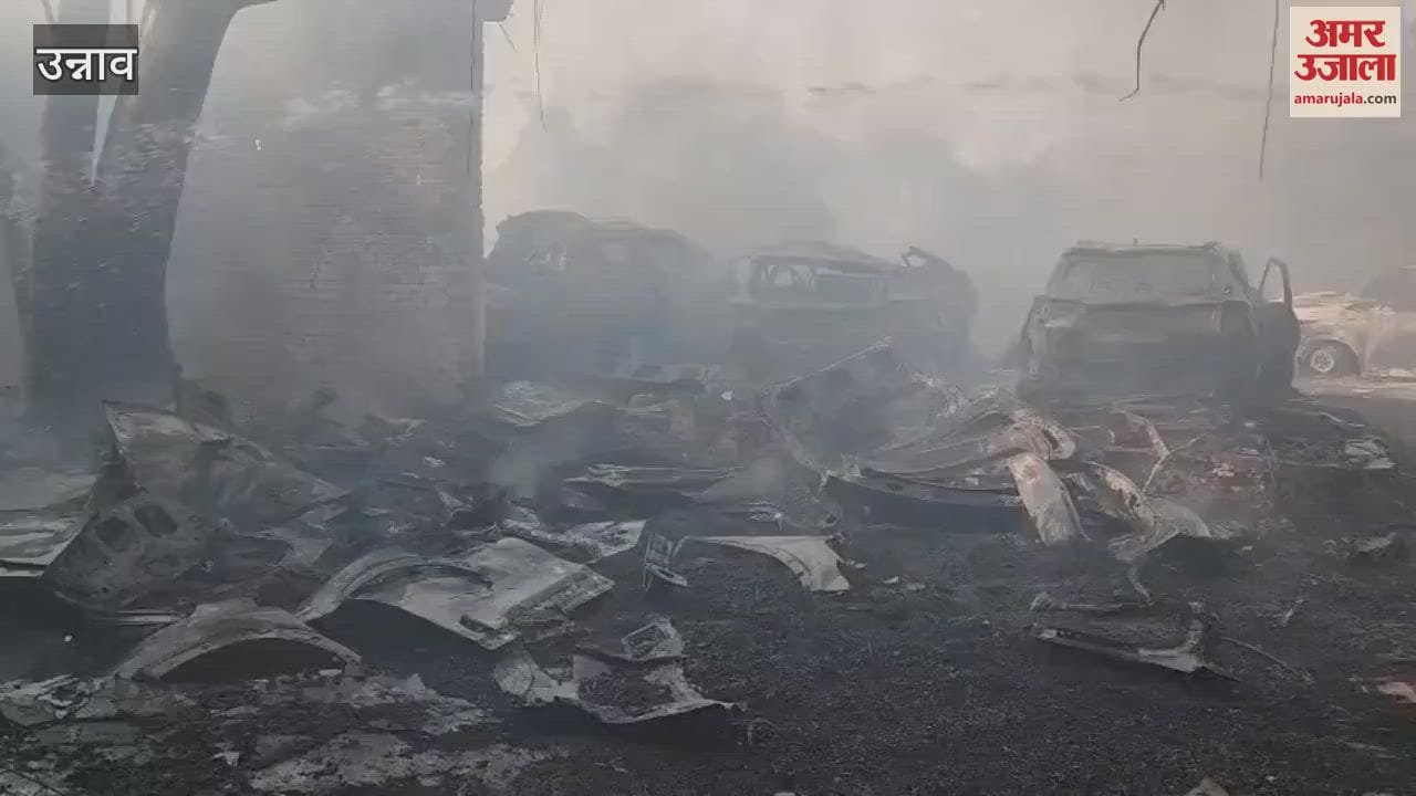 Fire broke out in yard, 120 cars burnt, fire brigade brought it under control in three hours