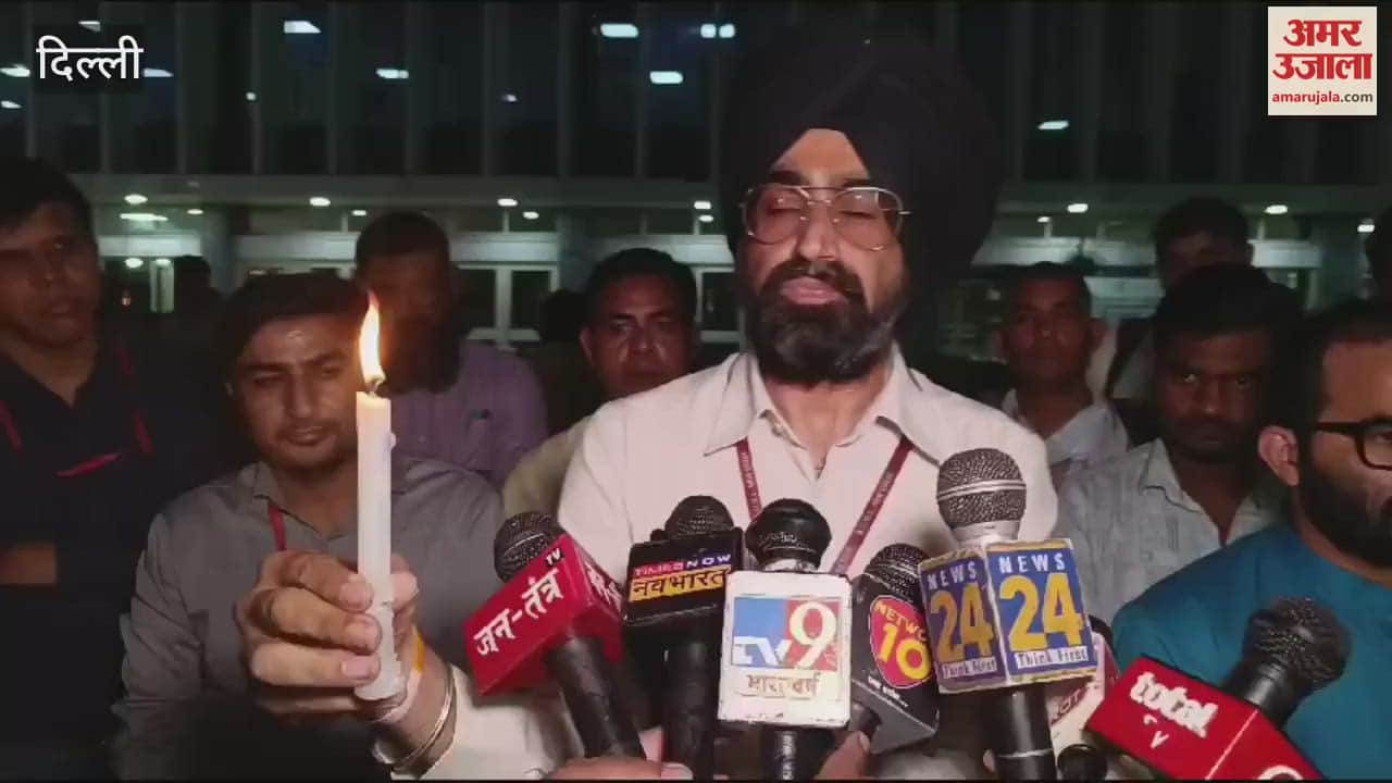 AIIMS doctors took out a candle march in the AIIMS campus against the terrorist attack