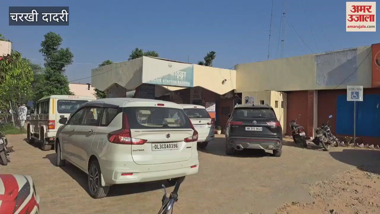 A 20-member CBI team arrested a retired colonel with bribe money late at night in Dadri