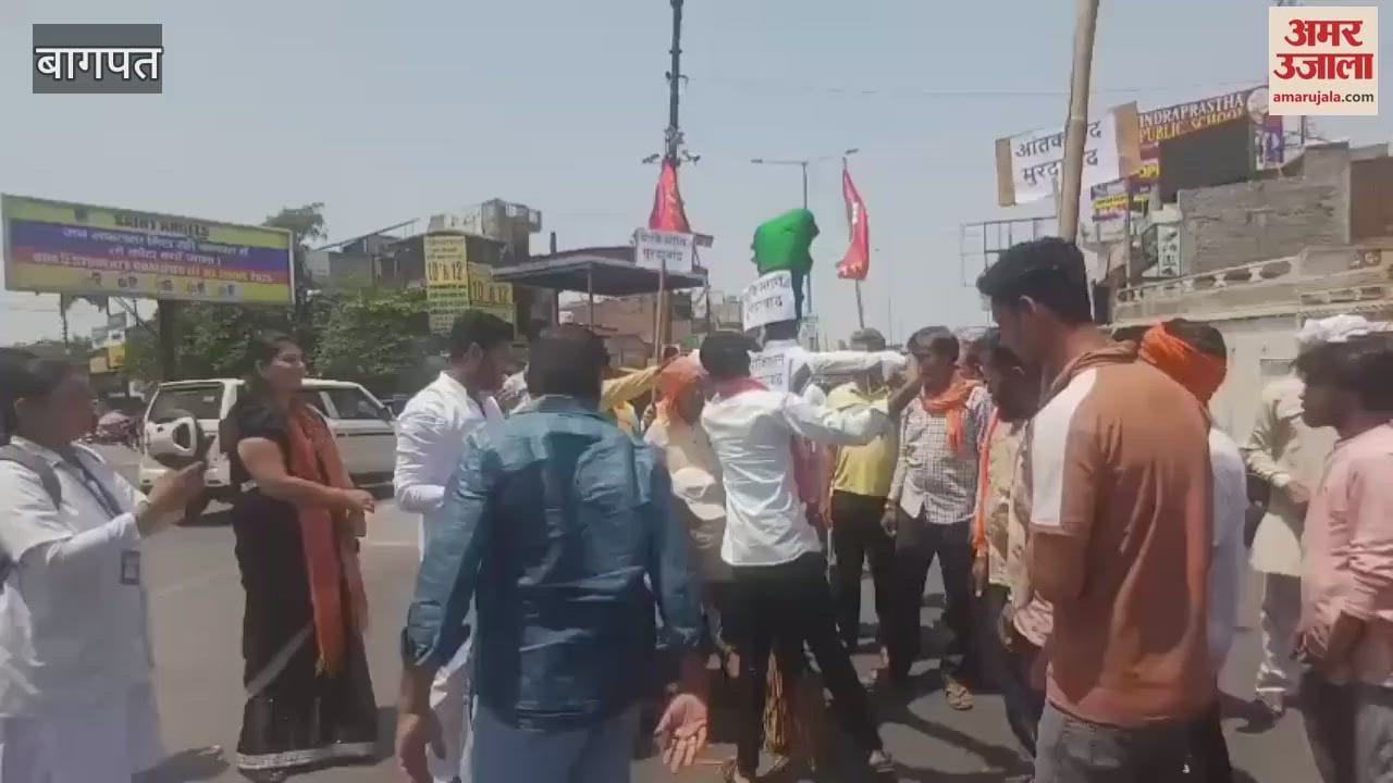 Officers of Hindu organizations burnt the effigy of Pakistan in Baghpat