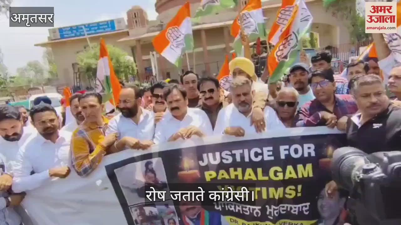 वाघा सीमा पर कांग्रेस कार्यकर्ताओं ने किया प्रदर्शन