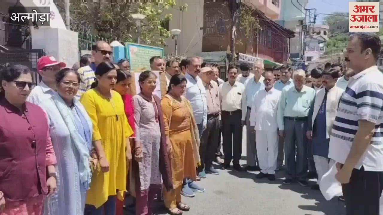 पहलगाम आतंकी हमले का विरोध, कांग्रेस कार्यकताओं ने पाकिस्तान और आतंकवाद का पुतला फूंका