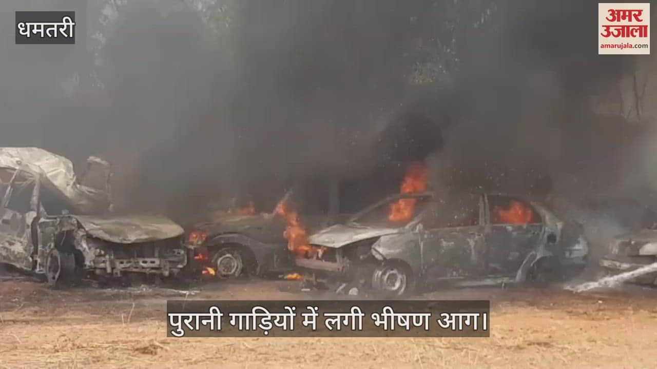 A huge fire broke out in old vehicles in the police line, firefighters brought it under control